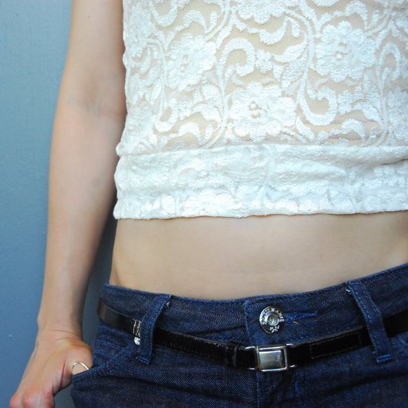 Stretch Lace Top With Floral Applique - Picture 5 of 6